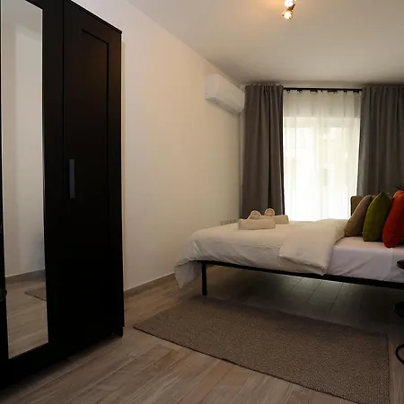 Bright 2 Bedroom 2 Bath Close To Sea דירה *