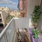 Bright 2 Bedroom 2 Bath Close To Sea *
