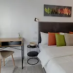 Bright 2 Bedroom 2 Bath Close To Sea