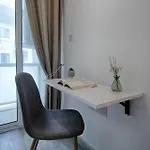 Bright 2 Bedroom 2 Bath Close To Sea Apartment