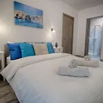 Apartment Bright 2 Bedroom 2 Bath Close To Sea