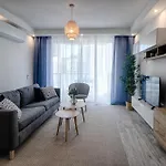 Apartment Bright 2 Bedroom 2 Bath Close To Sea