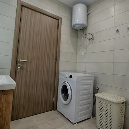 Bright 2 Bedroom 2 Bath Close To Sea *