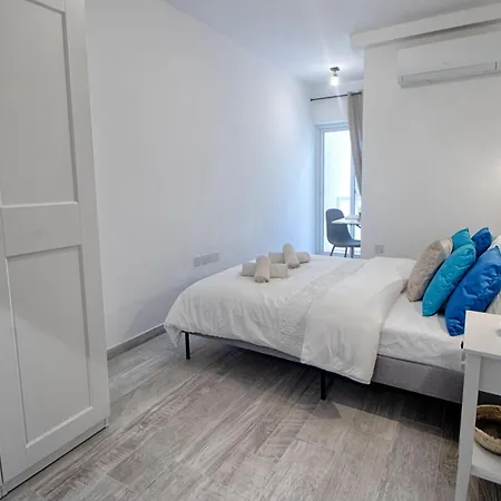 Bright 2 Bedroom 2 Bath Close To Sea Apartament *