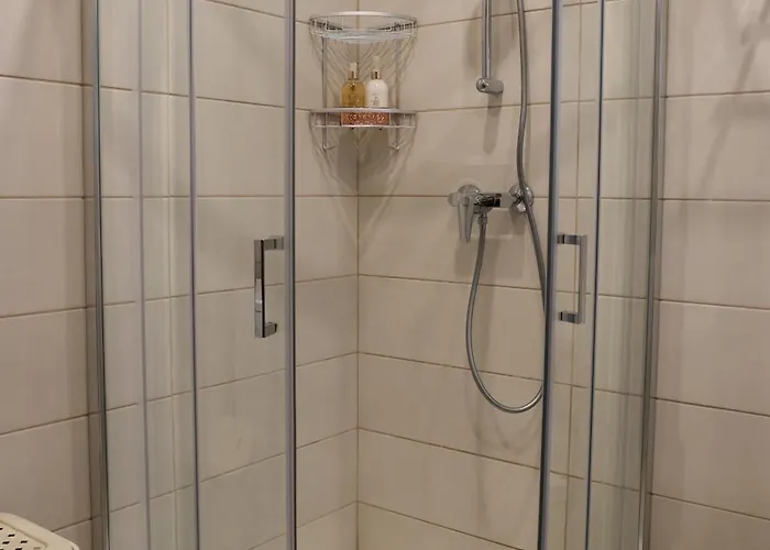 Bright 2 Bedroom 2 Bath Close To Sea