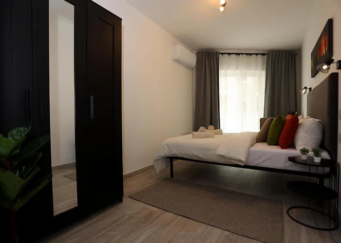 Bright 2 Bedroom 2 Bath Close To Sea Appartement *