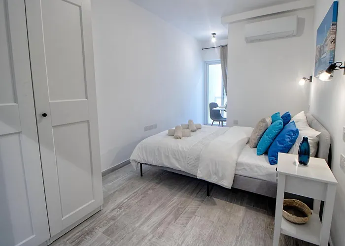 Bright 2 Bedroom 2 Bath Close To Sea Appartement *