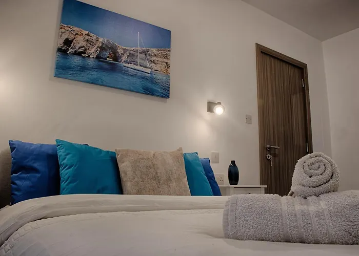 Bright 2 Bedroom 2 Bath Close To Sea Apartament