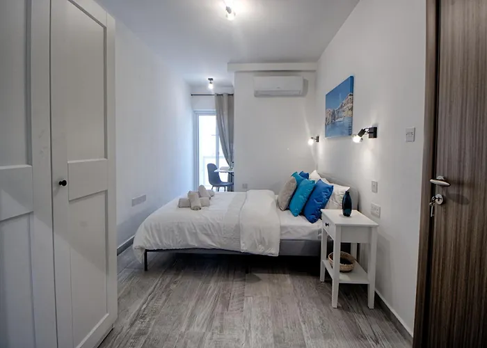 Bright 2 Bedroom 2 Bath Close To Sea * St. Paul's Bay