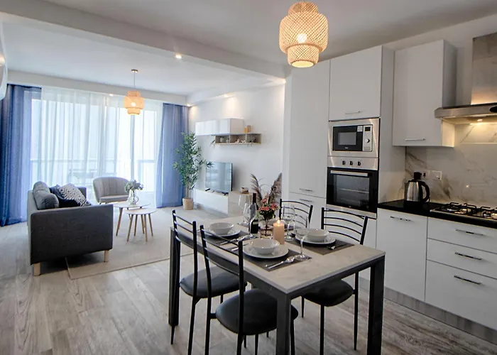 Bright 2 Bedroom 2 Bath Close To Sea * St. Paul's Bay