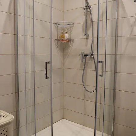 Bright 2 Bedroom 2 Bath Close To Sea